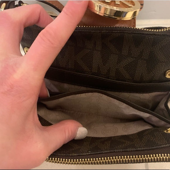Michael Kors Crossbody purse. Mint condition!! - Picture 5 of 8